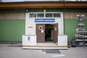 Kierrätyskeskuksen sisäänkäynti.